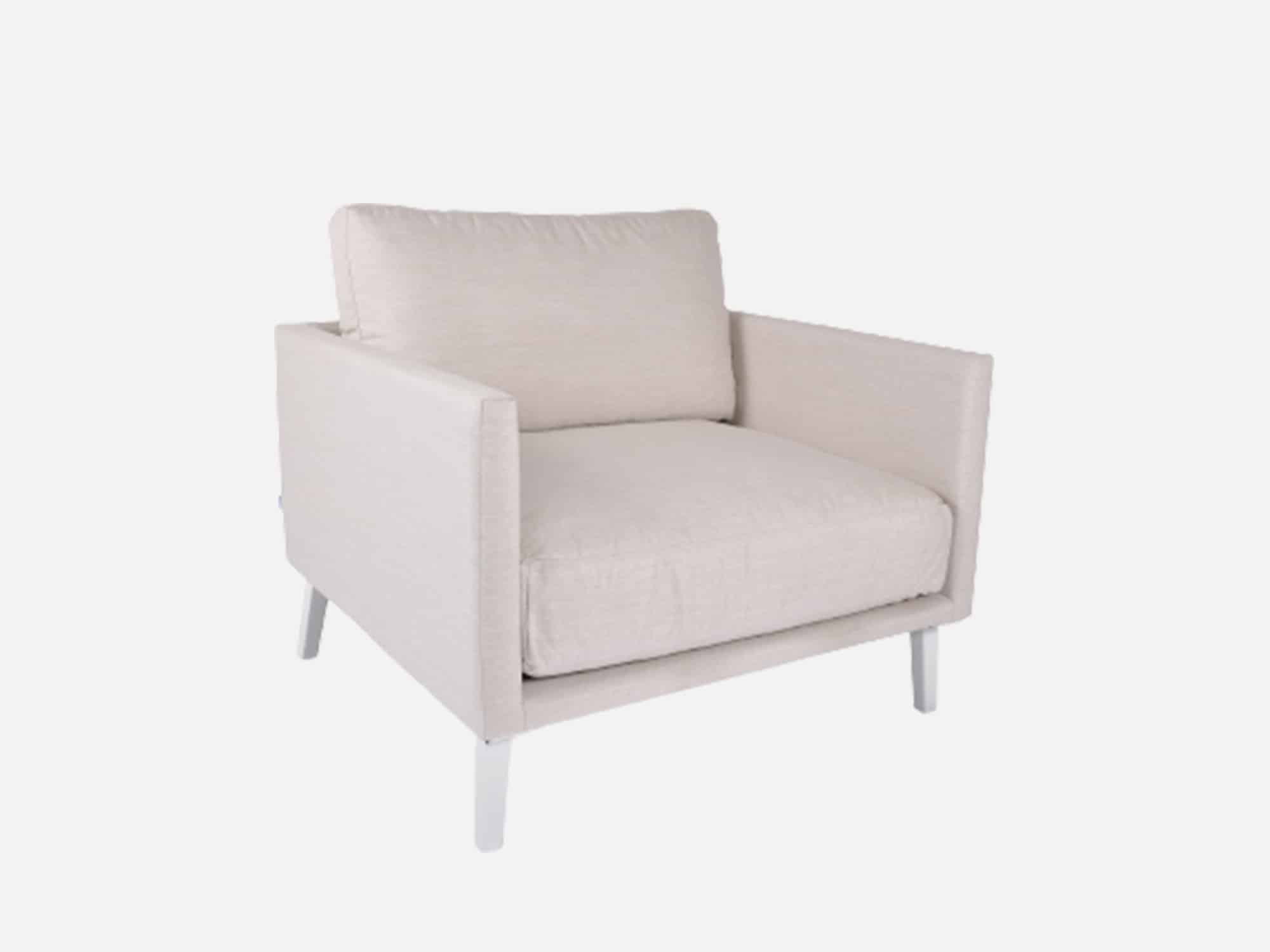 Loungestol i beige med vejrbestandige hynder